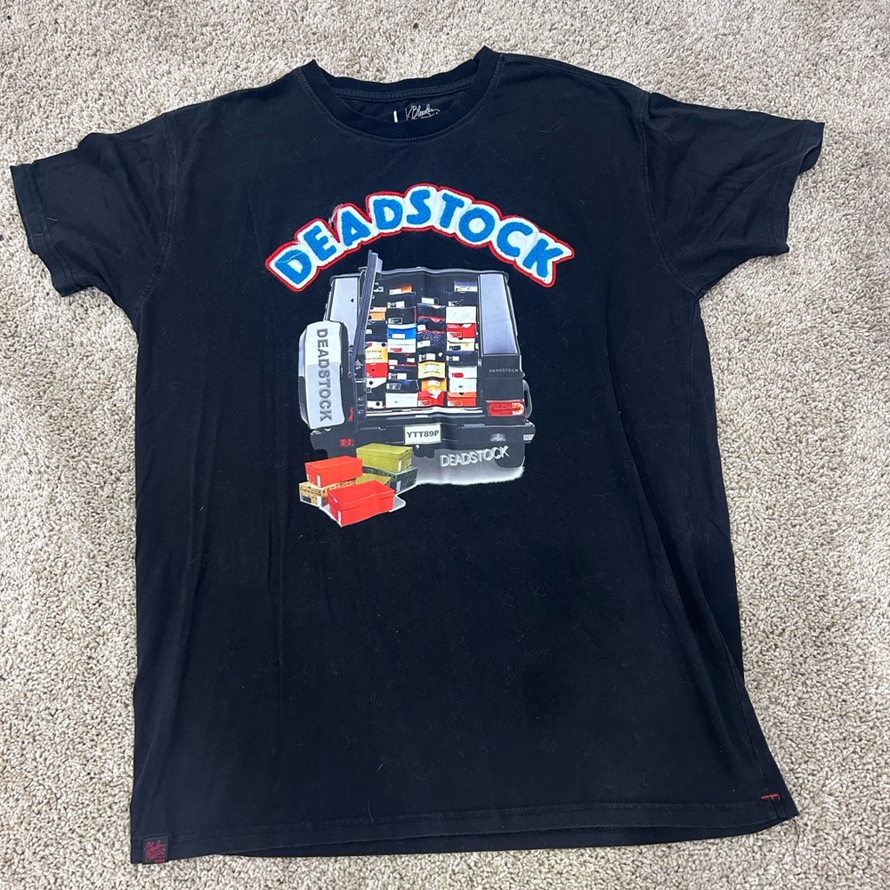 L graphic tee